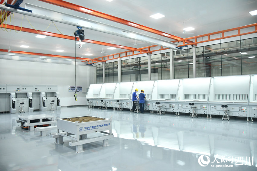 国内首个燃机智慧制造基地高温透平叶片精铸数字化产线。人民网 赵祖乐摄